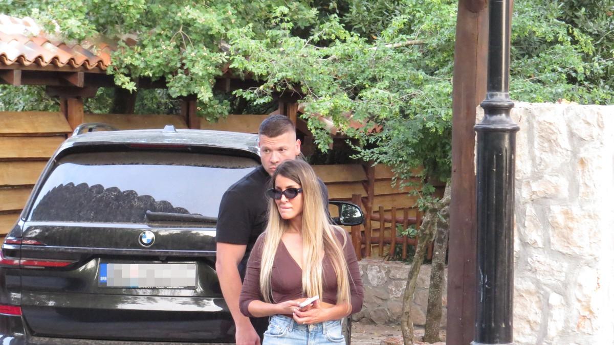 (video)-uhvatili-smo-jelenu-i-slobu-radanovica-u-crnoj-gori-tu-su-i-sinovi,-ovo-je-istina-o-njihovom-odnosu-nakon-skandala (video)-uhvatili-smo-jelenu-i-slobu-radanovica-u-crnoj-gori-tu-su-i-sinovi,-ovo-je-istina-o-njihovom-odnosu-nakon-skandala