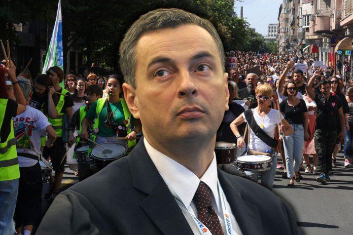 plenum-o-izbacivanju-dejana-soskica-“losa-monetarna-politika”-‘ekspertu’-blokaderi-zamerili-jer-je-imao-platu-5.000-evra,-a-obican-gradanin-360-evra-(foto)