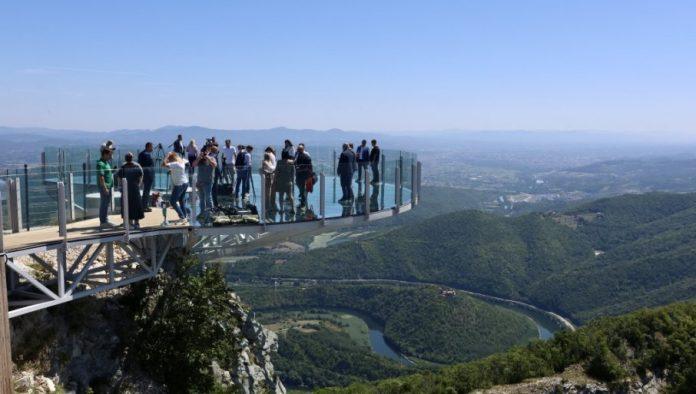 kablar-postao-hit-medu-turistima:-hiljade-vec-posetile-novi-vidikovac,-a-ulaz-je-i-dalje-besplatan!