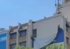 KIPTI BES PRIŠTINE PREMA ZELENSKOM, RAMA DONEO DRASTIČNU ODLUKU! Pogledajte kako je zastava Ukrajine skinuta sa zgrade u centru grada (VIDEO) kipti-bes-pristine-prema-zelenskom,-rama-doneo-drasticnu-odluku!-pogledajte-kako-je-zastava-ukrajine-skinuta-sa-zgrade-u-centru-grada-(video)