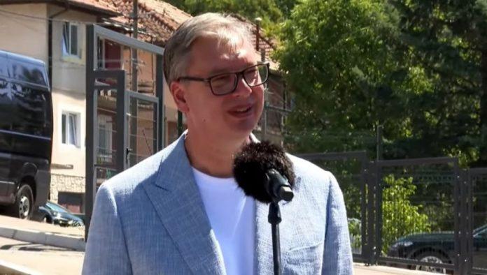 vucic-u-prijepolju:-razgovara-sa-mestanima-i-resava-probleme-(video)