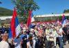 NAROD ČEKA VUČIĆA ISPRED VRTIĆA U PRIJEPOLjU: Okupili se u ogromnom broju sa zastavama Srbije i slikama predsednika! (FOTO) narod-ceka-vucica-ispred-vrtica-u-prijepolju:-okupili-se-u-ogromnom-broju-sa-zastavama-srbije-i-slikama-predsednika!-(foto)