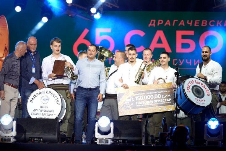 srbija-ima-novu-zlatnu-trubu:-vladimir-kuzmanovic-osvojio-publiku-u-guci,-zavrsen-65.-dragacevski-sabor-trubaca-–-evo-ko-je-sve-odneo-prestizne-nagrade! srbija-ima-novu-zlatnu-trubu:-vladimir-kuzmanovic-osvojio-publiku-u-guci,-zavrsen-65.-dragacevski-sabor-trubaca-–-evo-ko-je-sve-odneo-prestizne-nagrade!
