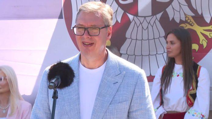 “cekam-dokaz-da-je-stavio-pare-u-dzep,-odmah-ce-biti-uhapsen”-vucic-u-novoj-varosi-slusao-probleme-mestana,-srbija-ce-resiti-vodosnabdevanje-i-asfalt:-“nema-tasna,-masna,-sekretarica,-nego-–-medu-ljude”-(foto,-video)