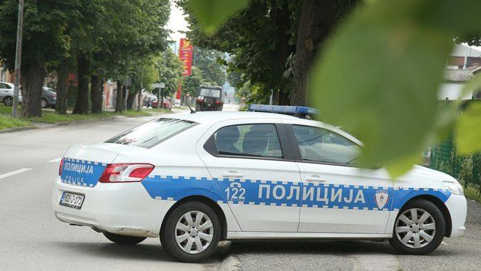 pijani-policajac-fizicki-napao-koleginicu-skandal-na-granicnom-prelazu-u-zvorniku:-putnici-ih-razdvajali,-polomio-joj-telefon,-ona-zavrsila-u-bolnici!