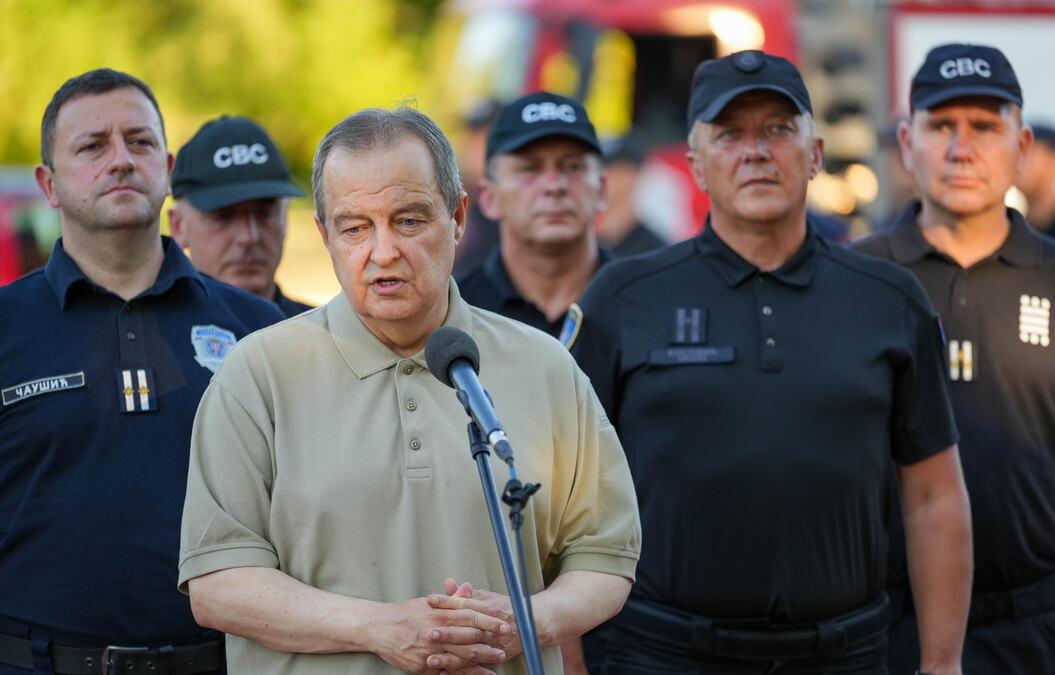 politicka-zloupotreba-vanredne-situacije!-dacic-najostrije-osudio-sirenje-dezinformacija-oko-pozara-u-deliblatskoj-pescari politicka-zloupotreba-vanredne-situacije!-dacic-najostrije-osudio-sirenje-dezinformacija-oko-pozara-u-deliblatskoj-pescari