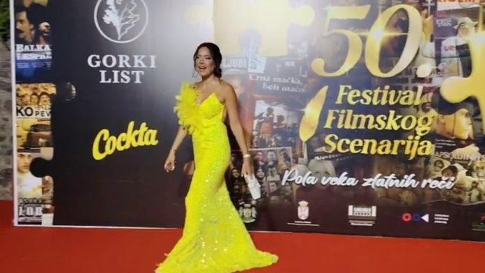 mirka-vasiljevic-poput-holivudskih-diva!-zablistala-u-drecavo-zutoj,-dekoltiranoj-haljini-na-crvenom-tepihu:-sve-oci-uprte-u-nju-u-vrnjackoj-banji,-evo-ko-je-jos-tu-od-poznatih-(video)