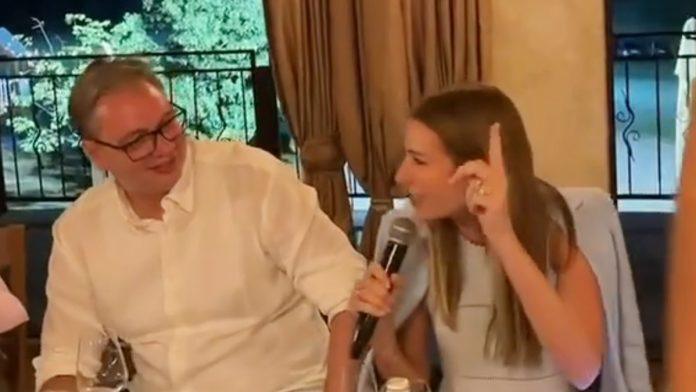 (video)-vucic-objavio-video-iz-kafane-ministarka-uzela-mikrofon,-zapevao-i-predsednik:-“ovo-je-kokin-brod,-ovde-je-i-more-najbolje”