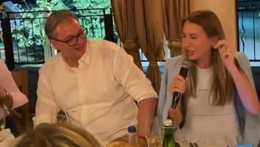 vucic-na-kokinom-brodu:-ovde-je-bolji-provod-nego-na-bracu,-hvaru,-atini-ili-bodrumu vucic-na-kokinom-brodu:-ovde-je-bolji-provod-nego-na-bracu,-hvaru,-atini-ili-bodrumu