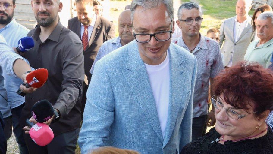 bolji-smo-kad-smo-medu-ljudima:-vucic-poslao-mocnu-poruku-naciji-(video) bolji-smo-kad-smo-medu-ljudima:-vucic-poslao-mocnu-poruku-naciji-(video)