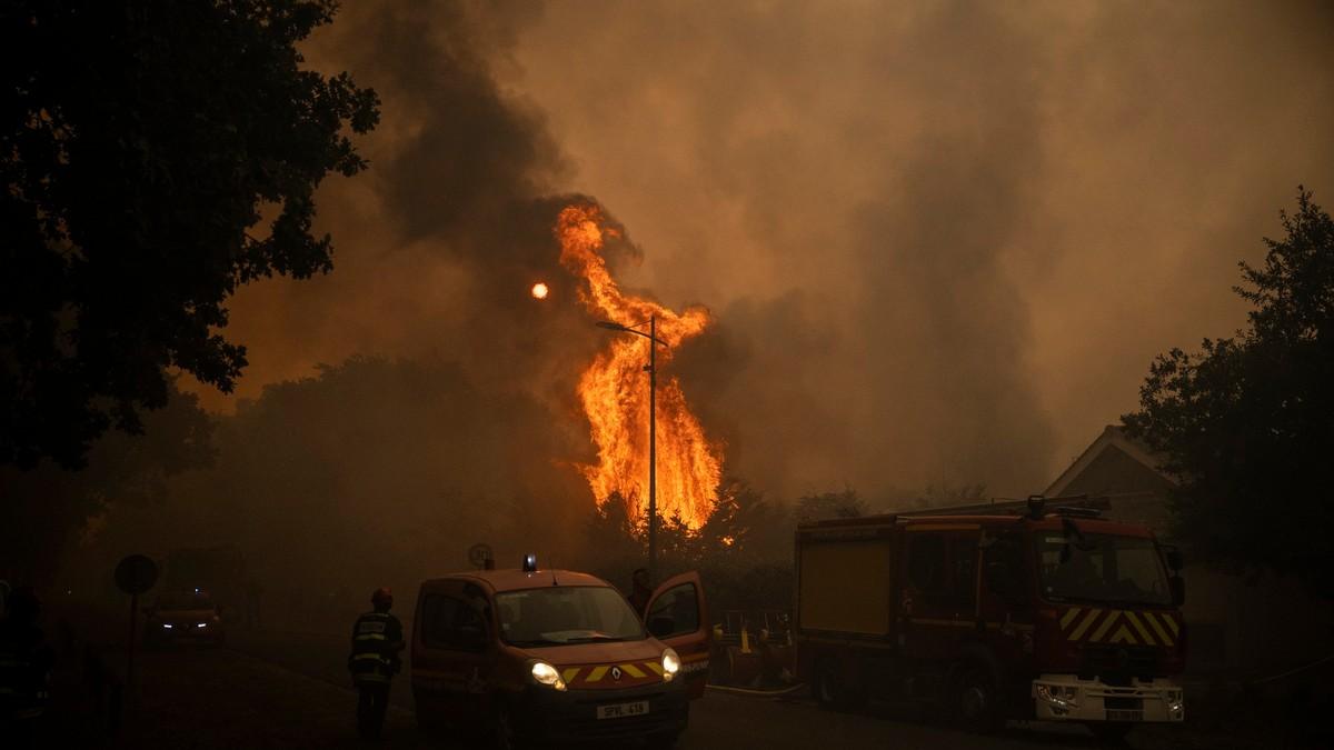 (foto,-video)-evropa-strahuje-od-novog-uzasa!-jedan-fenomen-povecava-rizik-od-katastrofe,-plamen-vec-progutao-244.000-hektara (foto,-video)-evropa-strahuje-od-novog-uzasa!-jedan-fenomen-povecava-rizik-od-katastrofe,-plamen-vec-progutao-244.000-hektara