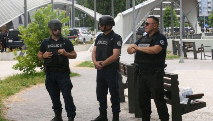 nove-skandalozne-pretnje-pristine:-kurti-bi-da-“cuva”-i-most-u-mitrovici,-“kosovska-policija”-bi-da-brine-i-o-decanima