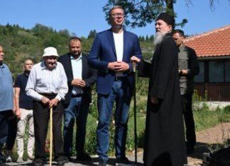 “NAŠA JE OBAVEZA DA ČUVAMO I OBNAVLjAMO SVETINjE” Vučić obišao manastir Dubnica: Država će uvek biti oslonac Eparhiji mileševskoj (FOTO) “nasa-je-obaveza-da-cuvamo-i-obnavljamo-svetinje”-vucic-obisao-manastir-dubnica:-drzava-ce-uvek-biti-oslonac-eparhiji-milesevskoj-(foto)