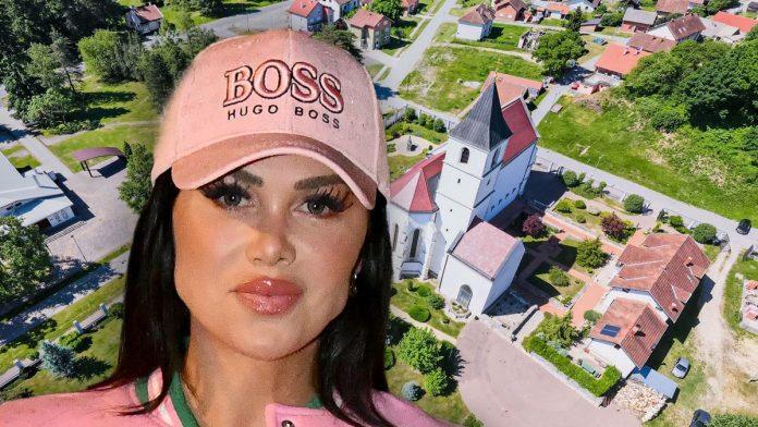 (foto)-stanija-se-vratila-u-rodno-mesto-u-hrvatskoj-okupila-porodicu-sa-oceve-strane:-uziva-sa-tetkama-nakon-rijalitija,-pozirala-na-njivi