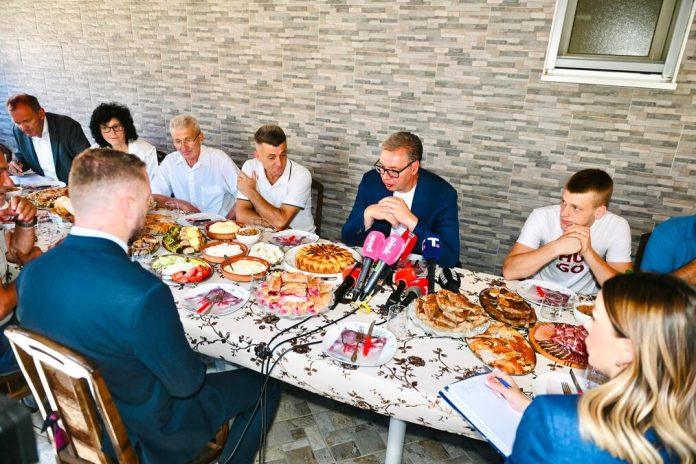 “politika-je-izlazak-u-narod”-petrickovic-o-vucicevom-obilazenju-srbije-i-velikom-geopolitickom-izazovu