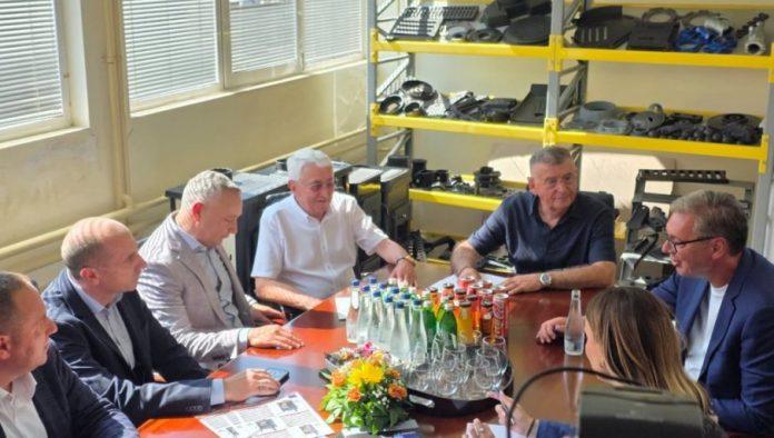 drugi-dan-posete-jugozapadu-srbije-vucic-obisao-kombinat-livnice-guca-:-gasenja-nece-biti-(video)