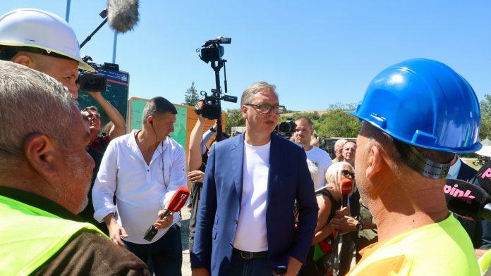 “dobice-ljudi-novi-put”!-vucic-obilazi-kompaniju-matis-u-ivanjici:-bice-mnogo-ulaganja