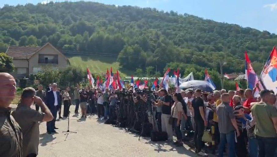 velicanstven-docek-vucica-u-guci:-trubaci-za-predsednika-(video) velicanstven-docek-vucica-u-guci:-trubaci-za-predsednika-(video)