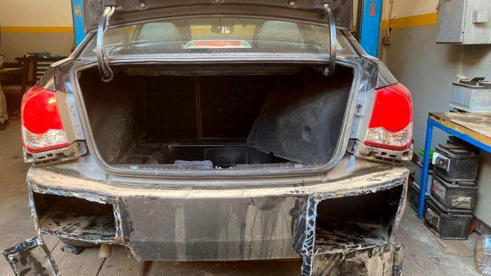 (foto)-isekao-automobil,-pa-u-njega-ugurao-22-kile-droge!-policija-zaustavila-muskarca-iz-lazarevca,-a-onda-je-usledio-totalni-sok