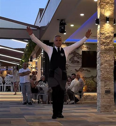 vlasnik-restorana-u-cacku-poklonio-radniku-automobil-pred-svima:-“ovo-ti-je-za-sav-trud”-–-marinko-briznuo-u-plac-kad-je-video-kljuceve!-video vlasnik-restorana-u-cacku-poklonio-radniku-automobil-pred-svima:-“ovo-ti-je-za-sav-trud”-–-marinko-briznuo-u-plac-kad-je-video-kljuceve!-video