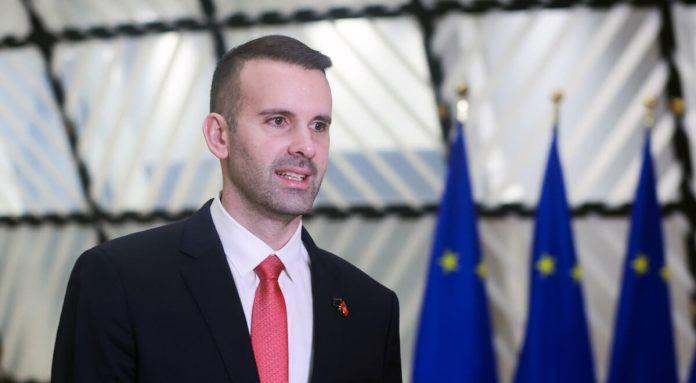 drznuo-se-da-napada-srbiju-i-vucica,a-pred-hrvatima-ne-sme-da-pisne!-spajic-u-jos-jednom-antisrpskom-ispadu-i-prici-o-dvostrukim-standardima:-jedno-je-zaboravio