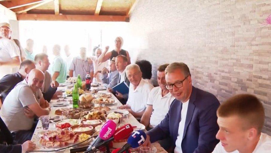 “imamo-50-neozenjenih-momaka”-mestani-kusica-pozalili-se-predsedniku-–-evo-sta-im-je-vucic-porucio “imamo-50-neozenjenih-momaka”-mestani-kusica-pozalili-se-predsedniku-–-evo-sta-im-je-vucic-porucio