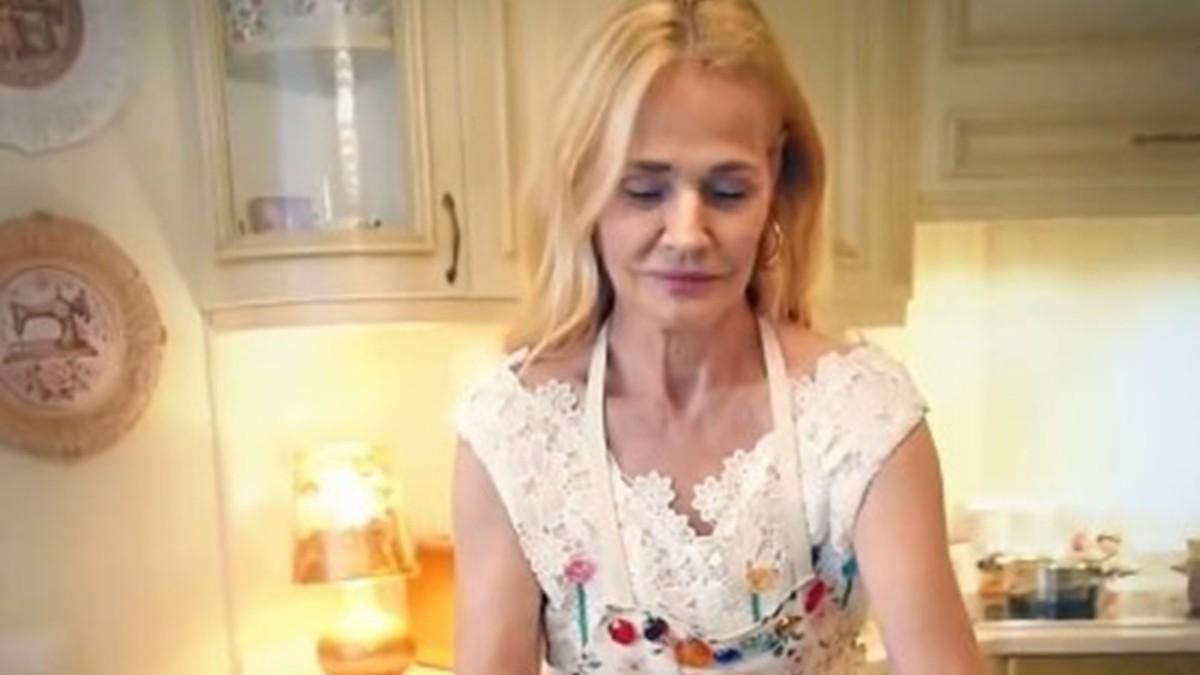 ovako-sad-izgleda-poseban-kutak-u-domu-dorda-balasevica-olivera-pokazala-kuhinju-kakvu-bi-svi-hteli:-udovica-panonskog-mornara-spremila-pravi-vojvodanski-rucak-(foto) ovako-sad-izgleda-poseban-kutak-u-domu-dorda-balasevica-olivera-pokazala-kuhinju-kakvu-bi-svi-hteli:-udovica-panonskog-mornara-spremila-pravi-vojvodanski-rucak-(foto)