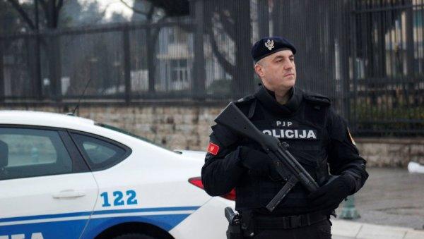 nezapamceno-hapsenje:-palo-50-osoba-u-jednoj-kuci,-policija-zaplenjeni-materijal-iznosi-u-kamionima! nezapamceno-hapsenje:-palo-50-osoba-u-jednoj-kuci,-policija-zaplenjeni-materijal-iznosi-u-kamionima!