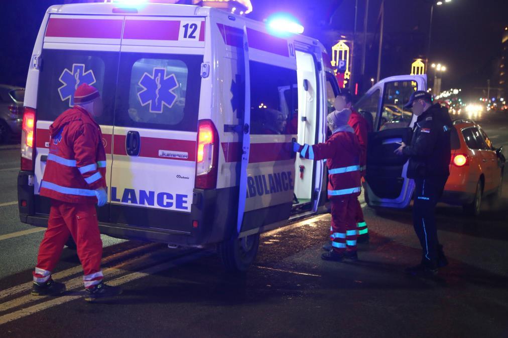 teska-saobracajka-na-savskom-vencu:-dva-muskarca-hitno-prebacena-u-urgentni teska-saobracajka-na-savskom-vencu:-dva-muskarca-hitno-prebacena-u-urgentni