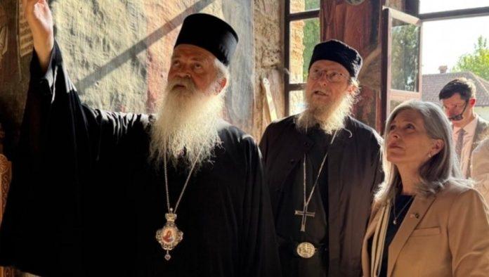 mitropolit-teodosije-razgovarao-sa-americkom-senatorkom-dzoni-ernst:-izrazio-zabrinutost-zbog-najnovijih-zbivanja-na-kosovu-i-metohiji