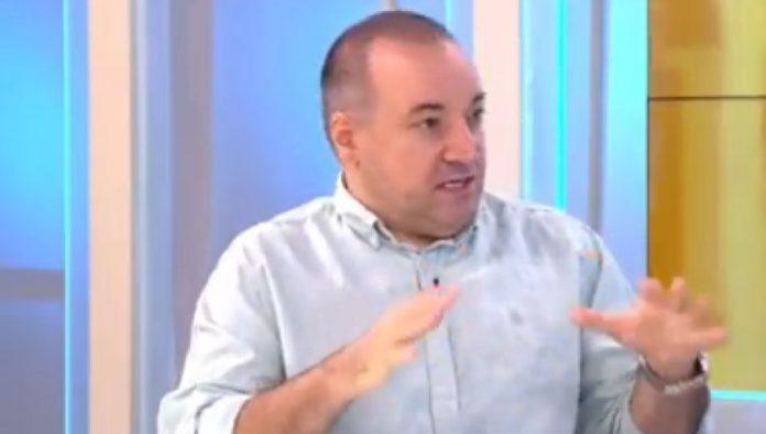 “plebs”,-“slavske-teme”-i-“izmisljeni-nacionalni-interesi”:-dragan-popovic-udario-na-obican-narod-i-kosovo
