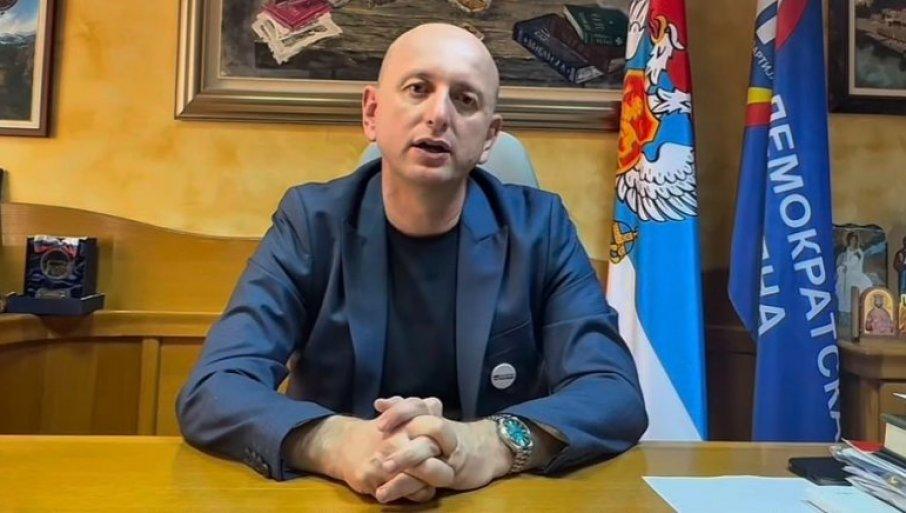 “neka-si-mu-rek’a”-knezevic-zestoko-isprozivao-spajica:-da-ti-nije-bilo-njega-sad-bi-po-sutomoru-radio-natalne-karte-i-gledao-u-solju-zenama “neka-si-mu-rek’a”-knezevic-zestoko-isprozivao-spajica:-da-ti-nije-bilo-njega-sad-bi-po-sutomoru-radio-natalne-karte-i-gledao-u-solju-zenama