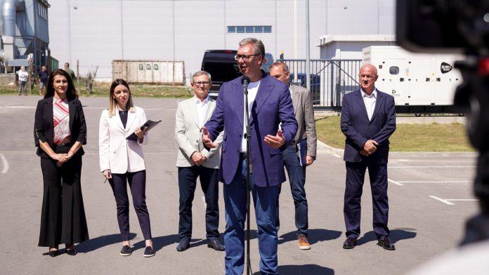vucic-u-obilasku-vinarije-bora-kod-rekovca:-pet-hektara-vinograda,-sest-etiketa-i-vina-koja-osvajaju-nagrade