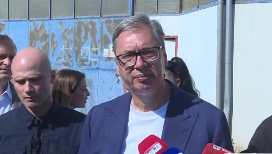 “ove-dve-stvari-placamo-i-radimo-odmah”-vucic-sa-narodom-u-selu-vitosevac-u-raznju-(video) “ove-dve-stvari-placamo-i-radimo-odmah”-vucic-sa-narodom-u-selu-vitosevac-u-raznju-(video)