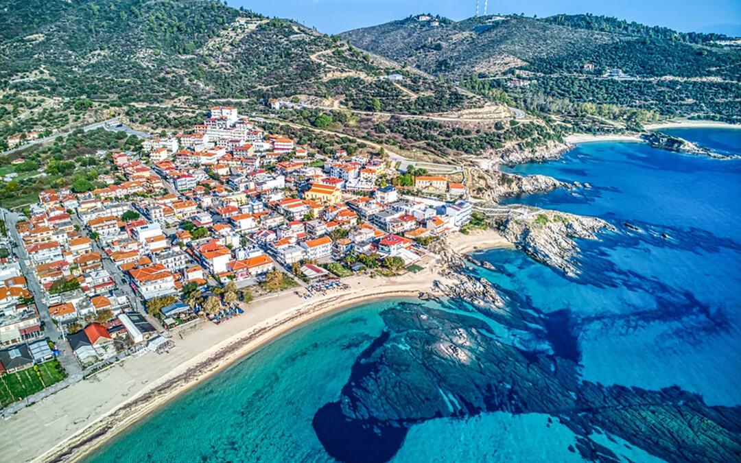 milos-doziveo-ponizenje-na-cuvenoj-plazi-u-grckoj:-“postroje-te-pored-agregata,-pa-ti-pretresaju-torbe”-–-porodica-odmah-pobegla milos-doziveo-ponizenje-na-cuvenoj-plazi-u-grckoj:-“postroje-te-pored-agregata,-pa-ti-pretresaju-torbe”-–-porodica-odmah-pobegla
