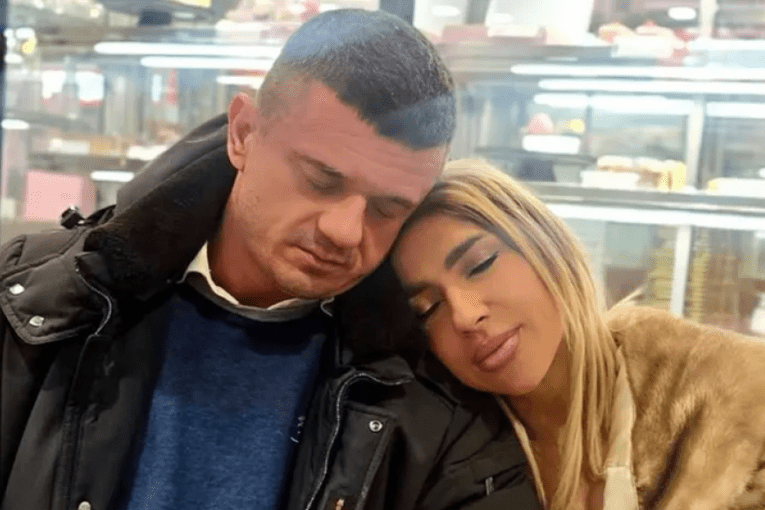 poznato-sta-se-desava-s-tigrom-dok-operisu-jovanu-jeremic!-voditeljka-pinka-otisla-pod-noz,-bokser-je-nije-ispratio poznato-sta-se-desava-s-tigrom-dok-operisu-jovanu-jeremic!-voditeljka-pinka-otisla-pod-noz,-bokser-je-nije-ispratio