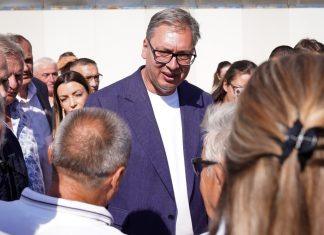 “ODMAH MI POZOVITE SANJU IZ RFZO, DA VIDIM KAD ĆE DA DOBIJU LEK” Vučić na jugoistoku Srbije hitno reagovao zbog molbe majke bolesnog dečaka: “Stiže za 7-10 dana” (FOTO, VIDEO) “odmah-mi-pozovite-sanju-iz-rfzo,-da-vidim-kad-ce-da-dobiju-lek”-vucic-na-jugoistoku-srbije-hitno-reagovao-zbog-molbe-majke-bolesnog-decaka:-“stize-za-7-10-dana”-(foto,-video)