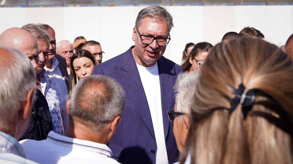 “odmah-mi-pozovite-sanju-iz-rfzo,-da-vidim-kad-ce-da-dobiju-lek”-vucic-na-jugoistoku-srbije-hitno-reagovao-zbog-molbe-majke-bolesnog-decaka:-“stize-za-7-10-dana”-(foto,-video) “odmah-mi-pozovite-sanju-iz-rfzo,-da-vidim-kad-ce-da-dobiju-lek”-vucic-na-jugoistoku-srbije-hitno-reagovao-zbog-molbe-majke-bolesnog-decaka:-“stize-za-7-10-dana”-(foto,-video)