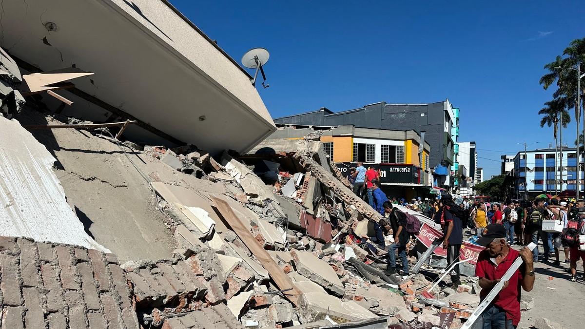 gradovi-pretvoreni-u-rusevine,-skoro-300-mrtvih!-spasilacke-ekipe-i-dalje-tragaju-za-prezivelima:-u-kolumbiji-zabelezeno-vise-od-150-naknadnih-potresa gradovi-pretvoreni-u-rusevine,-skoro-300-mrtvih!-spasilacke-ekipe-i-dalje-tragaju-za-prezivelima:-u-kolumbiji-zabelezeno-vise-od-150-naknadnih-potresa