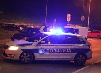 ŽENE ČUPAO, SEKAO STAKLOM I NAPADAO ELEKTROŠOKEROM Manijak koji je sejao STRAH po Novom Beogradu pred Tužilaštvom: Presreo Amerikanca sa nožem i tražio novac zene-cupao,-sekao-staklom-i-napadao-elektrosokerom-manijak-koji-je-sejao-strah-po-novom-beogradu-pred-tuzilastvom:-presreo-amerikanca-sa-nozem-i-trazio-novac