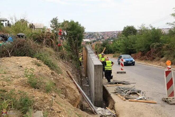 resava-se-veliki-problem-u-kragujevcu!-gradi-se-potporni-zid-dug-125-metara,-radovi-bi-mogli-da-budu-gotovi-pre-roka-(foto) resava-se-veliki-problem-u-kragujevcu!-gradi-se-potporni-zid-dug-125-metara,-radovi-bi-mogli-da-budu-gotovi-pre-roka-(foto)
