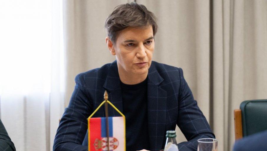 brnabic-o-pretnjama-blokadera-vucicu:-iskreno-da-vam-kazem-–-vi-stvarno-niste-normalni!-(foto) brnabic-o-pretnjama-blokadera-vucicu:-iskreno-da-vam-kazem-–-vi-stvarno-niste-normalni!-(foto)