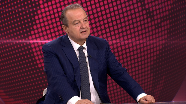 Дачић-за-РТС:-Неприступачан-терен-у-Делиблатској-пешчари-отежава-гашење,-сва-села-безбедна Дачић-за-РТС:-Неприступачан-терен-у-Делиблатској-пешчари-отежава-гашење,-сва-села-безбедна