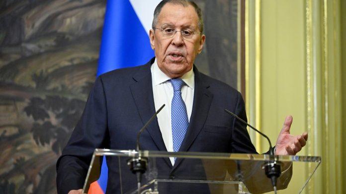 ponasaju-se-kao-da-vec-imaju-cetvrti-rajh”-lavrov:-vucic-je-iskusan-politicar,-hrabro-i-dugo-trpi-pritisak-eu
