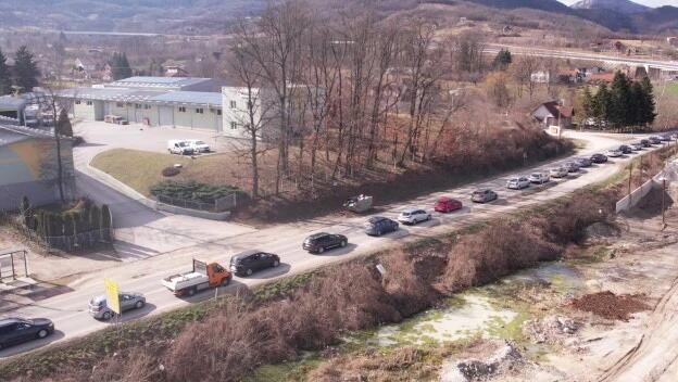 (foto)-nepregledne-kolone-vozila-u-smeru-ka-ovom-delu-srbije-vozaci-se-pomeraju-jedva-20-na-sat!-visecasovni-prolazak-na-kratkoj-deonici (foto)-nepregledne-kolone-vozila-u-smeru-ka-ovom-delu-srbije-vozaci-se-pomeraju-jedva-20-na-sat!-visecasovni-prolazak-na-kratkoj-deonici