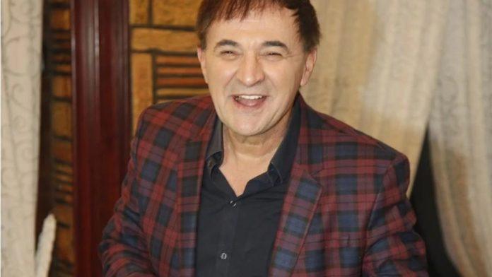mitar-miric-ne-zna-koliko-azbuka-ima-slova-srbija-bruji-o-viralnom-snimku-sa-slavlja,-a-njegov-blam-u-emisiji-uzivo-se-i-danas-pamti:-voditelj-nije-znao-kako-da-reaguje