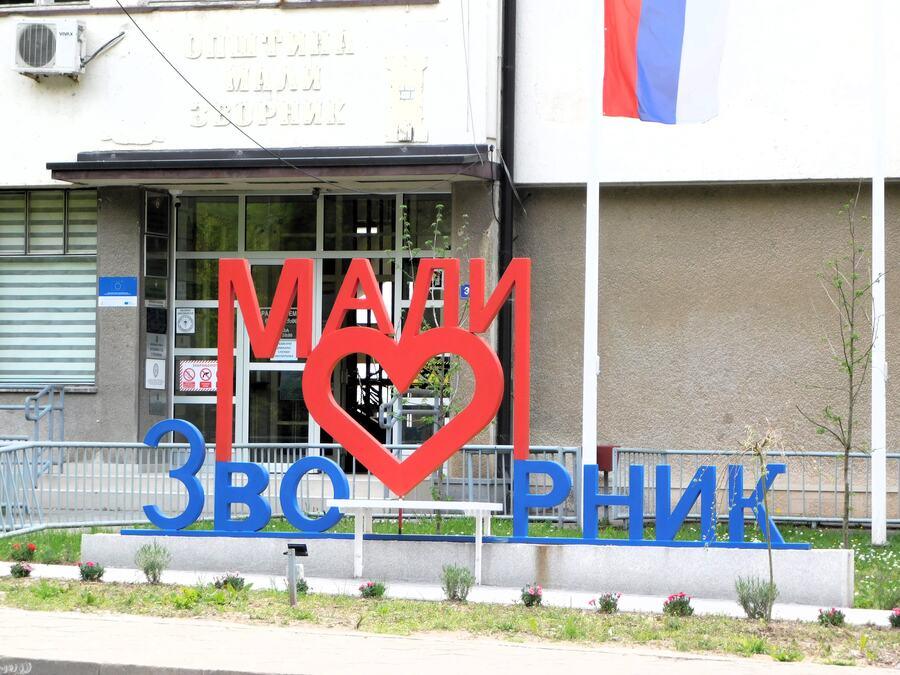mali-zvornik-daje-po-15000-dinara-svakom-uceniku-od-5-do-8.-razreda:-opstina-izdvojila-novac-za-udzbenike-i-nastavna-sredstva mali-zvornik-daje-po-15000-dinara-svakom-uceniku-od-5-do-8.-razreda:-opstina-izdvojila-novac-za-udzbenike-i-nastavna-sredstva