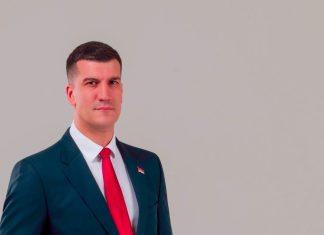 “STUDENTI MISLE DA JE DRŽAVA IGRAČKA, NEMAJU POJMA ŠTA RADE” Kešelj za “Blic”: “Ili želite jaku i stabilnu Srbiju ili glasate za one koji su pokušali da je unište” “studenti-misle-da-je-drzava-igracka,-nemaju-pojma-sta-rade”-keselj-za-“blic”:-“ili-zelite-jaku-i-stabilnu-srbiju-ili-glasate-za-one-koji-su-pokusali-da-je-uniste”