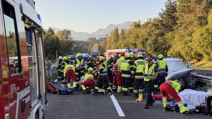 (foto)-srpkinja-sa-troje-dece-dozivela-udes,-auto-buknuo-u-plamen,-a-20-vozaca-nemo-gledalo:-vatrogasac-u-civilu-ispao-heroj-–-“niko-da-im-pomogne,-zamislite-da-je-unutra-bio-neko-vas!”