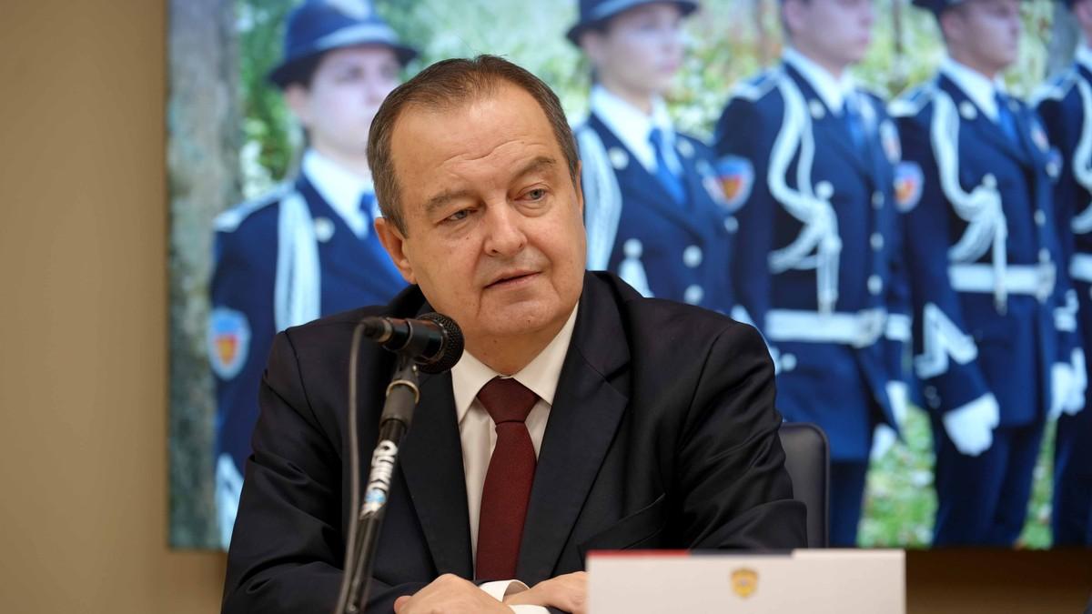 dacic:-citanje-imena-policajaca-u-valjevu-nastavak-napada-koji-traje-vise-od-godine dacic:-citanje-imena-policajaca-u-valjevu-nastavak-napada-koji-traje-vise-od-godine